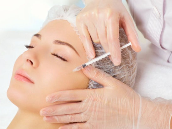 Aplicación de Botox y Ácido Hialurónico